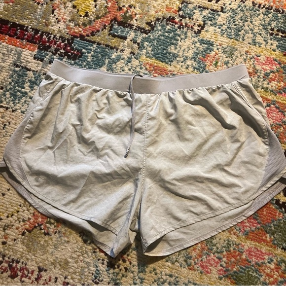 Underarmour women’s shorts size XL - Picture 1 of 6